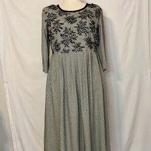 Avenue K Black and White Midi Dress w/ Embroidered Bodice and Back Tie Size 16P